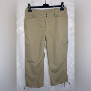 The north Face cargo Capri pants size 8 - Beige